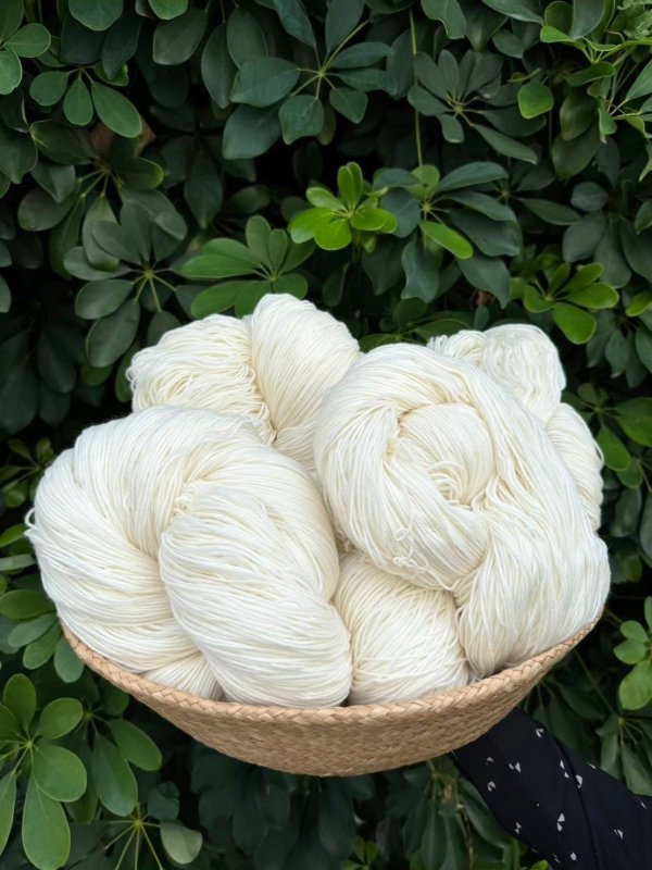 画像1: 「またね」梳毛メリノウール100%/染色用かせ糸 約100g or  約240g (1)