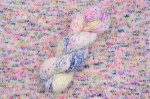 画像2: 手染め糸「またね -瞬-」梳毛メリノウール100%/かせ  約100g/約400m巻 (2)
