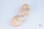 画像16: 手染め糸「またね」梳毛メリノウール100%/かせ  約100g/400m巻 (16)
